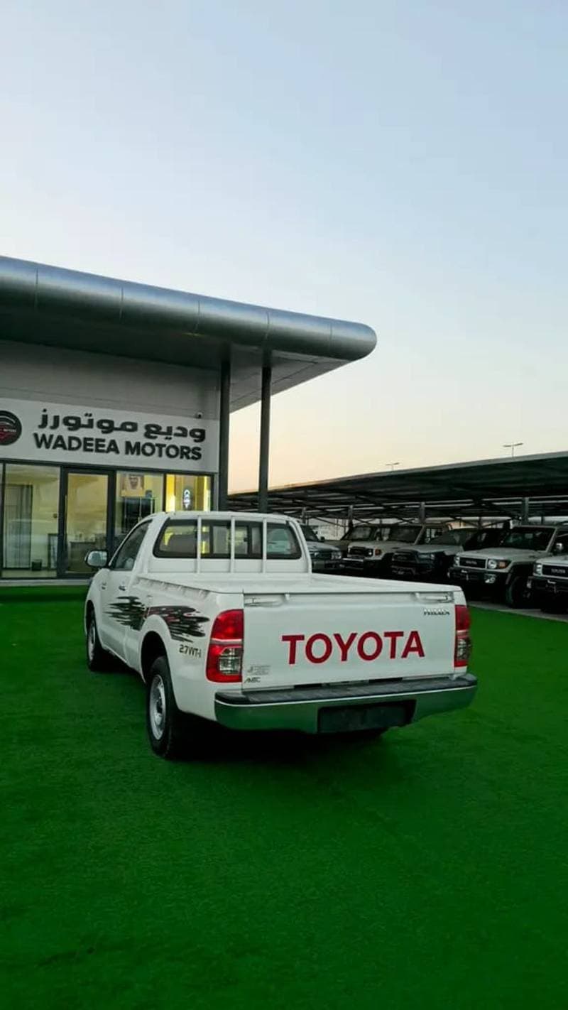 2012 Toyota Hilux DLX thumbnail 3
