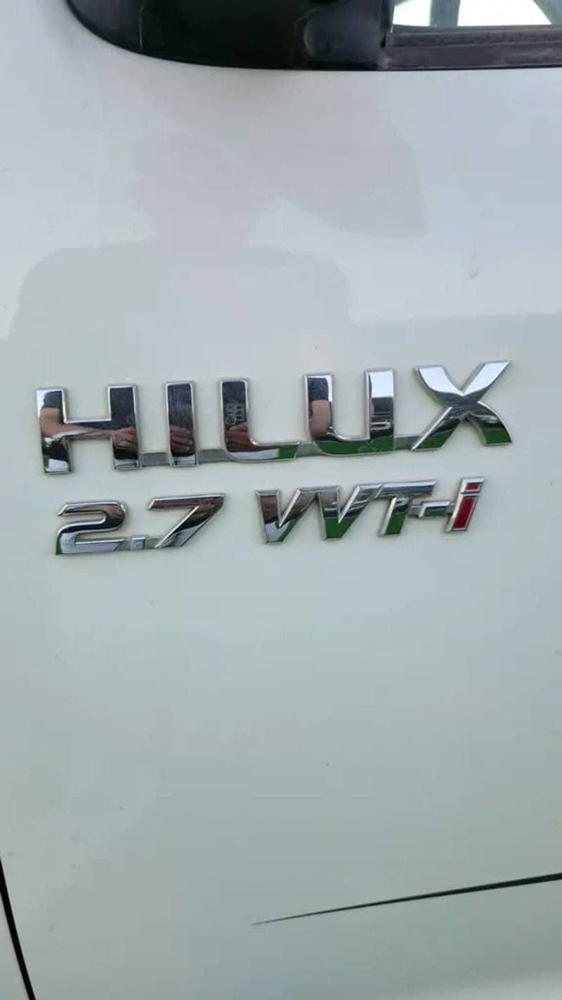 2012 Toyota Hilux DLX thumbnail 6