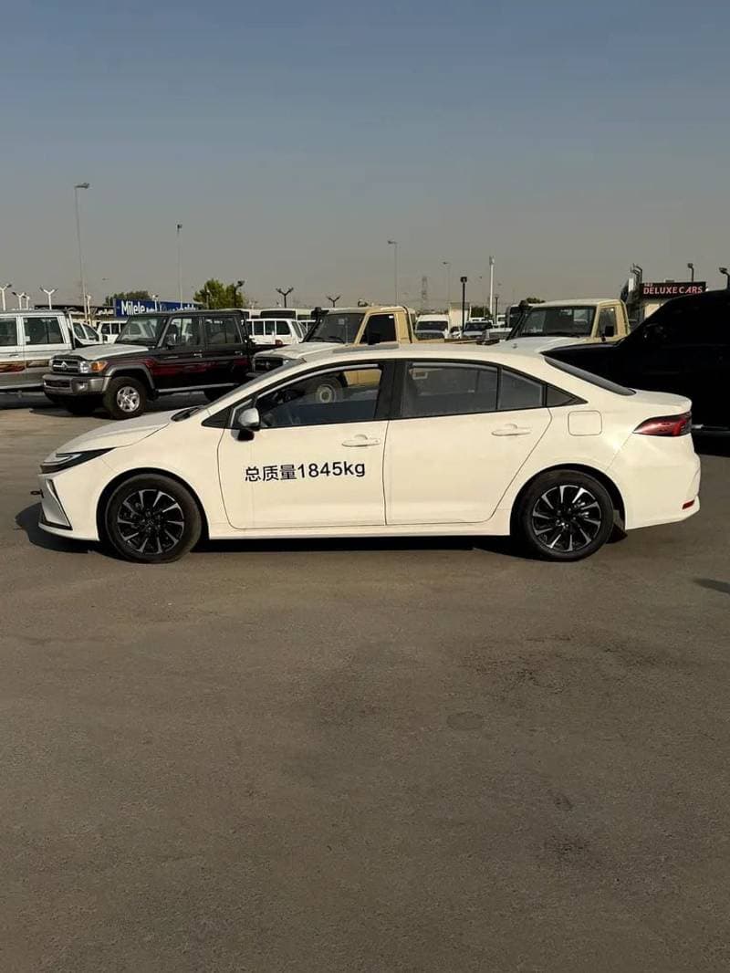 2026 Toyota Corolla XLI HEV thumbnail 2