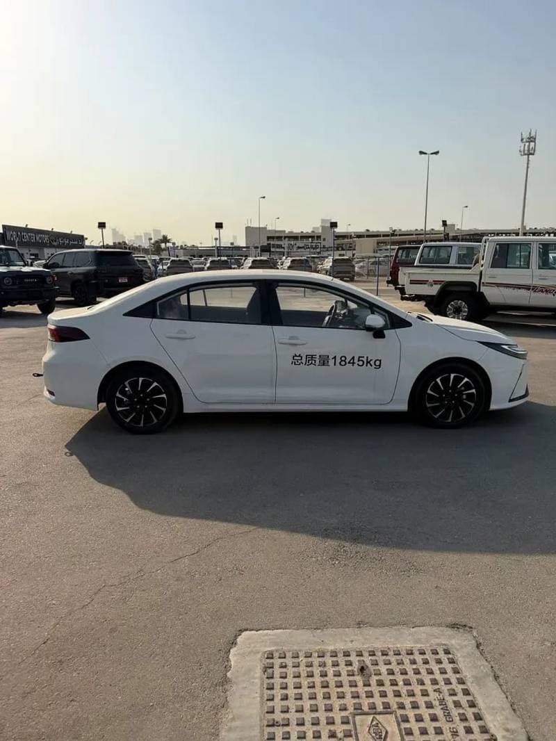 2026 Toyota Corolla XLI HEV thumbnail 5