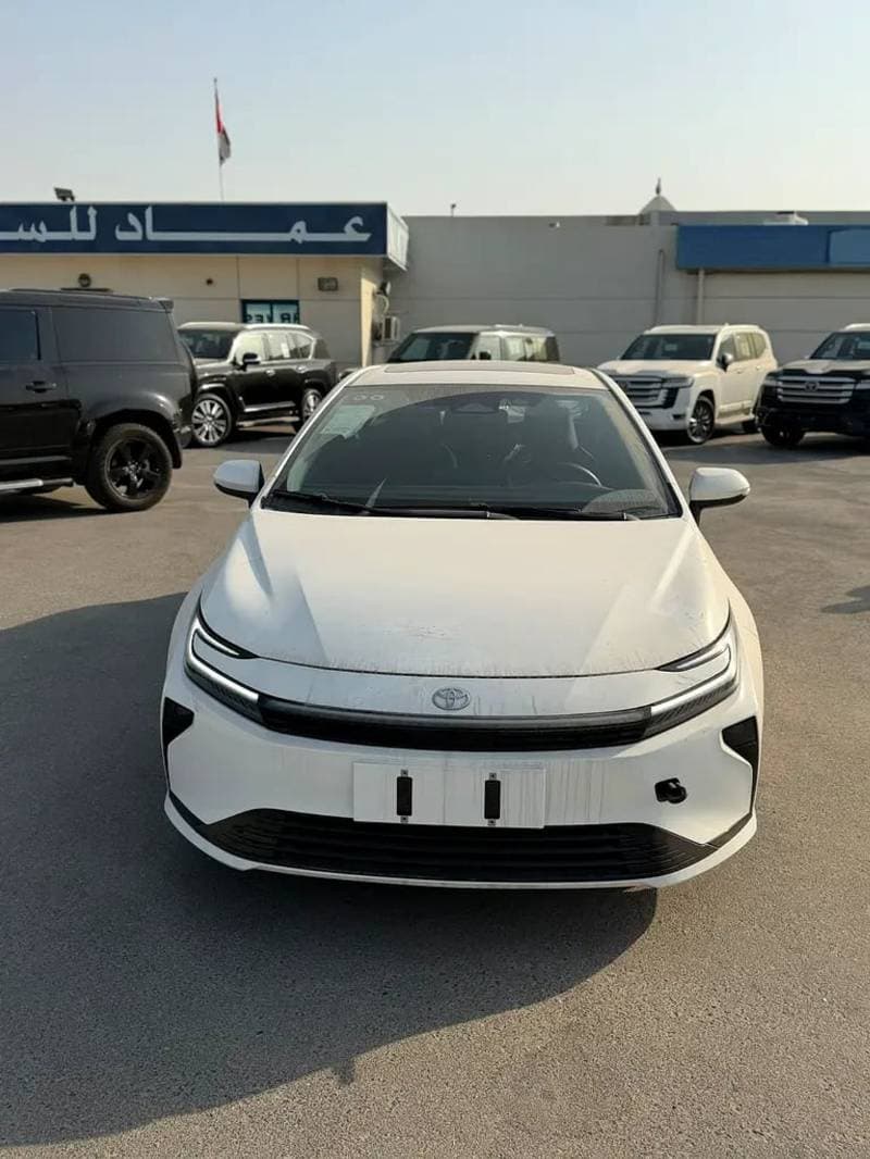 2026 Toyota Corolla XLI HEV thumbnail 3