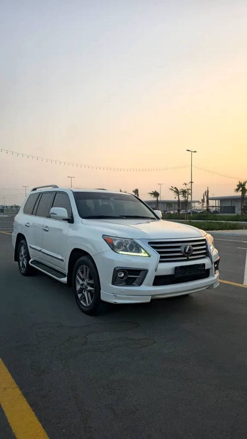 2013 Lexus LX570 TITANIUM PLUS thumbnail 3