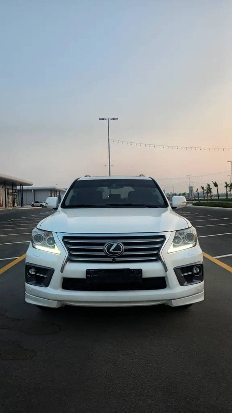 2013 Lexus LX570 TITANIUM PLUS thumbnail 4