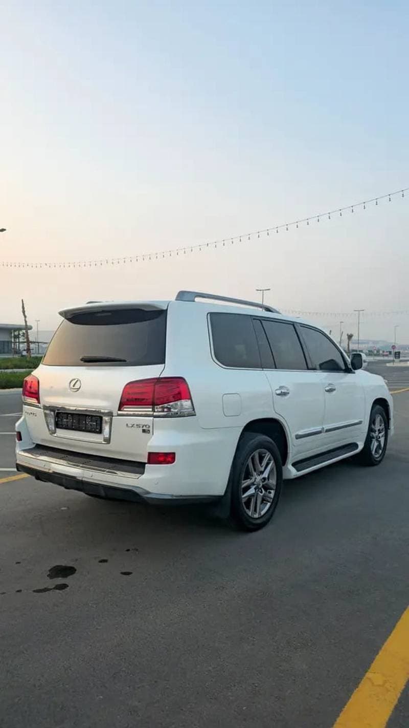 2013 Lexus LX570 TITANIUM PLUS thumbnail 5