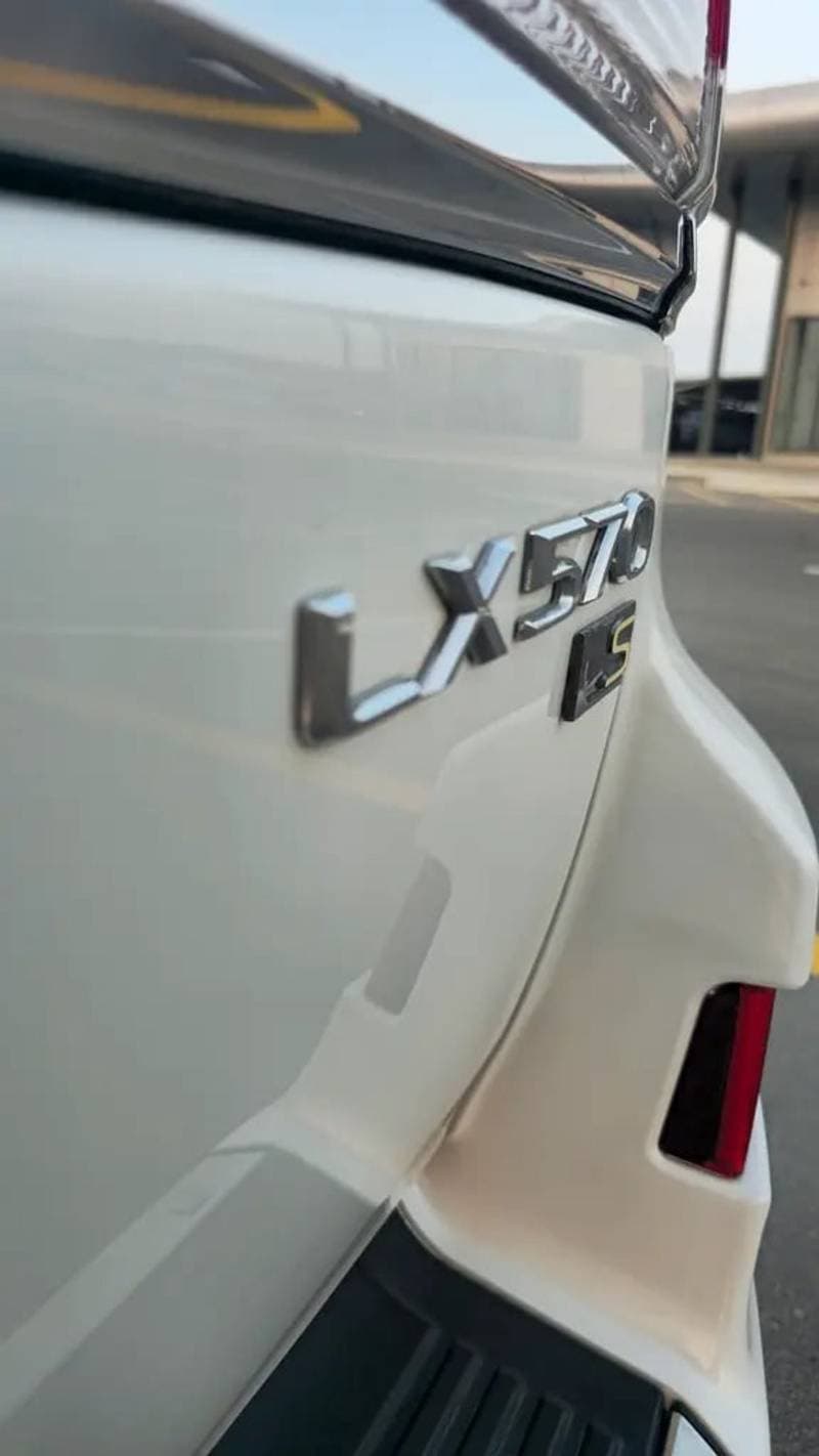 2013 Lexus LX570 TITANIUM PLUS thumbnail 8