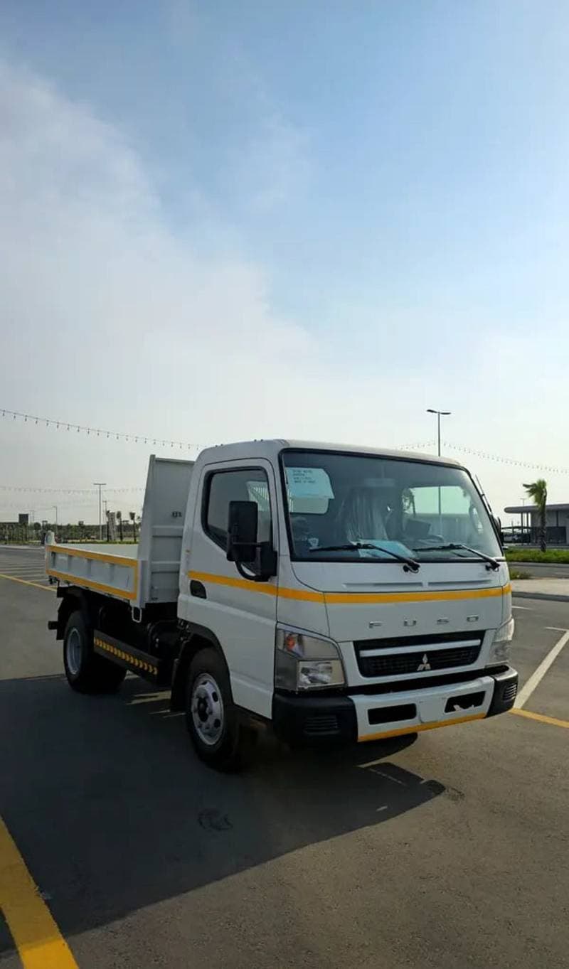 2025 Mitsubishi Canter STANDARD thumbnail 3