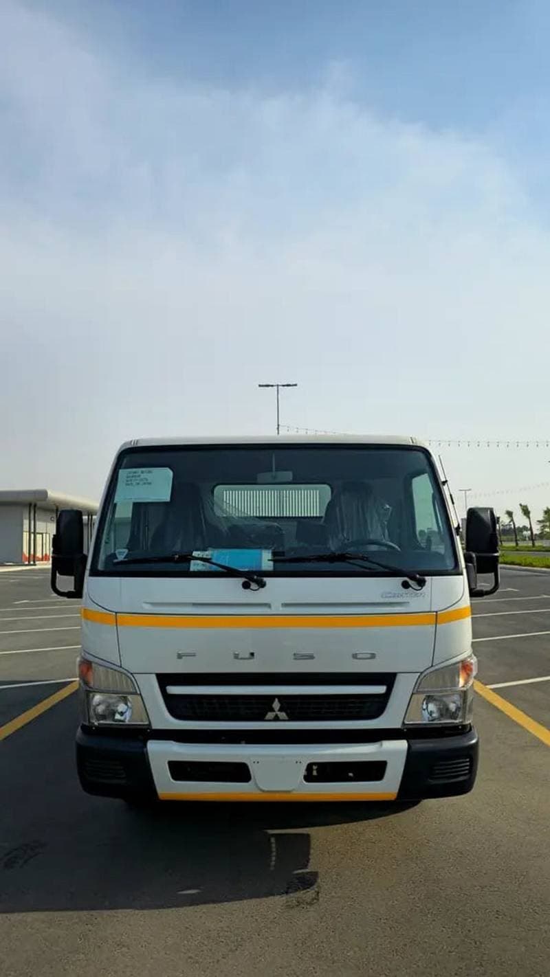 2025 Mitsubishi Canter STANDARD thumbnail 4