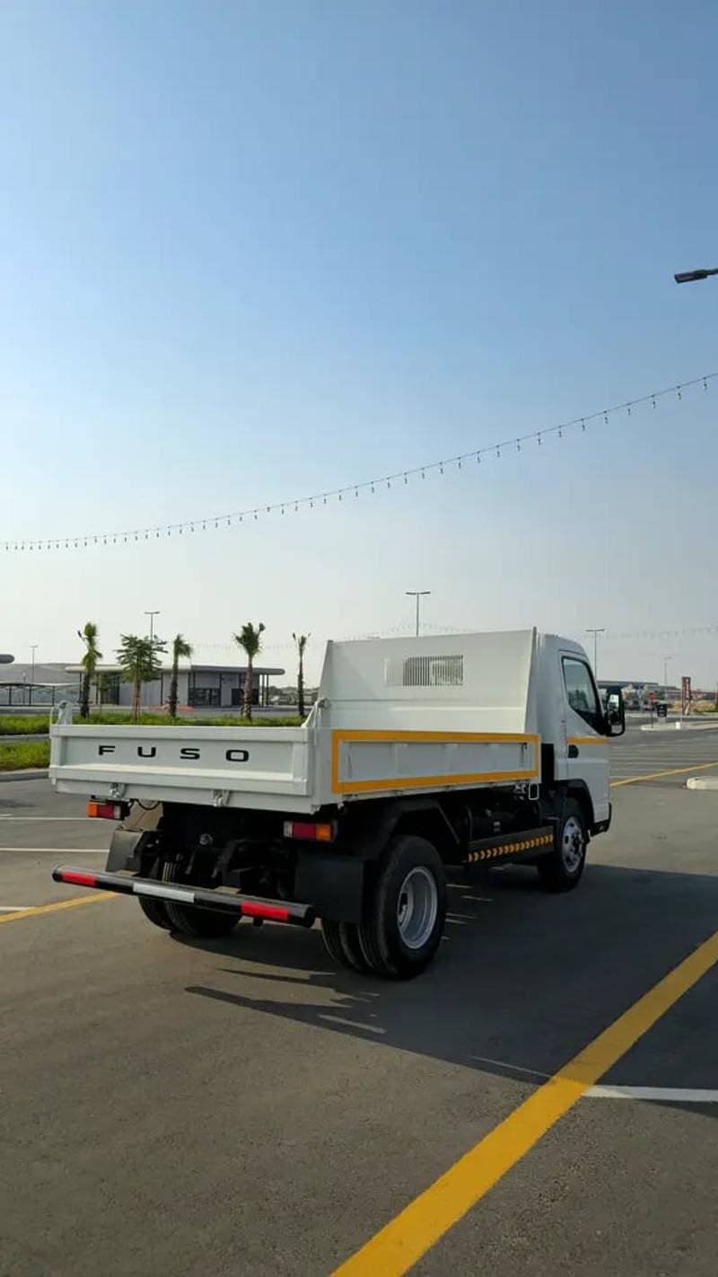 2025 Mitsubishi Canter STANDARD thumbnail 5