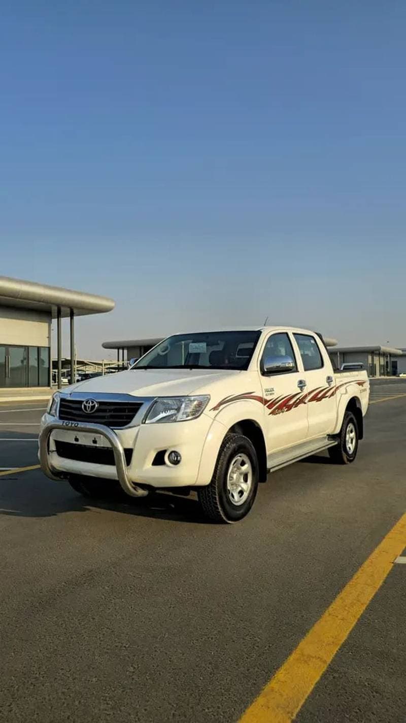 2014 Toyota Hilux DLX thumbnail 2
