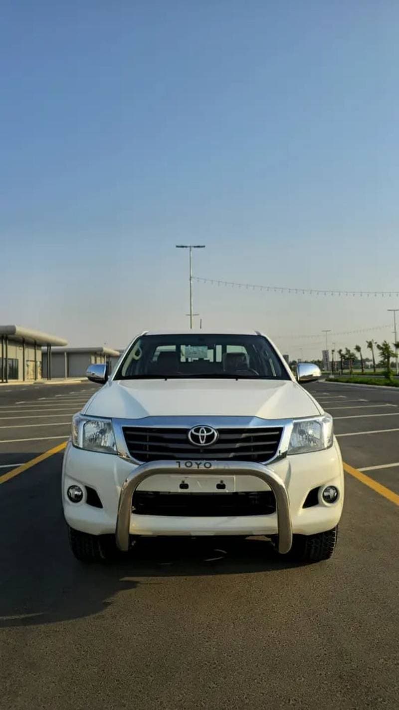 2014 Toyota Hilux DLX thumbnail 4