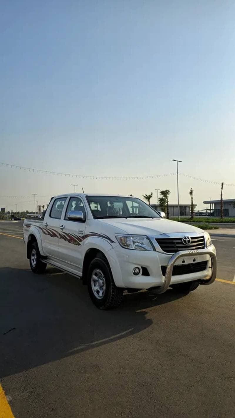 2014 Toyota Hilux DLX thumbnail 3