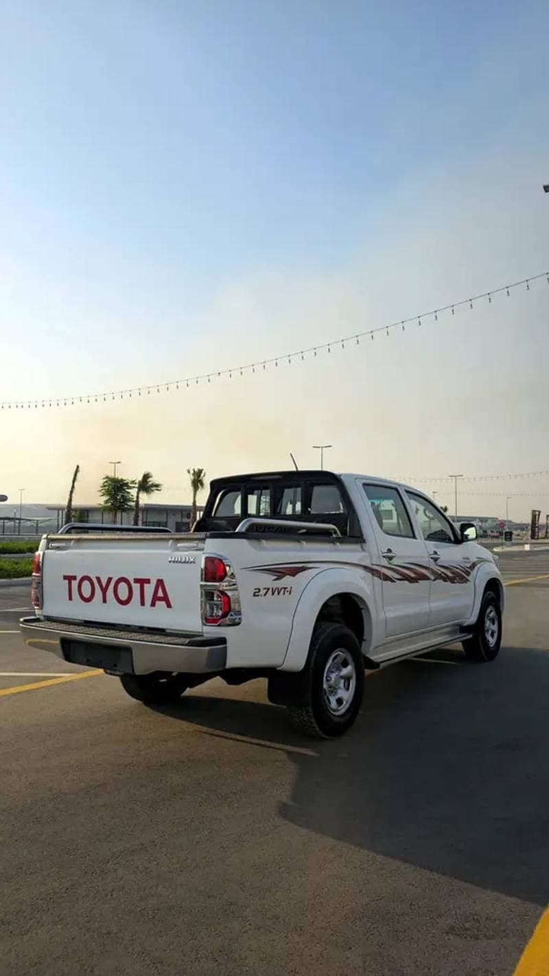 2014 Toyota Hilux DLX thumbnail 5