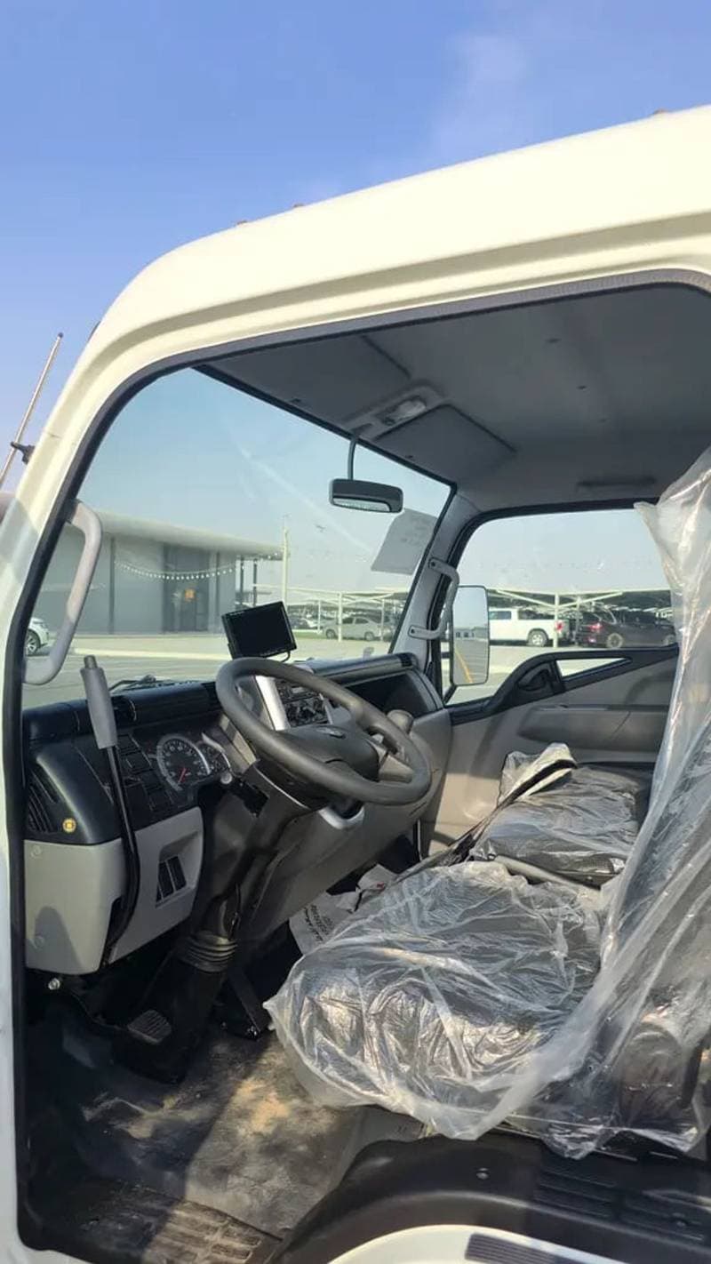 2025 Mitsubishi Canter STANDARD thumbnail 8