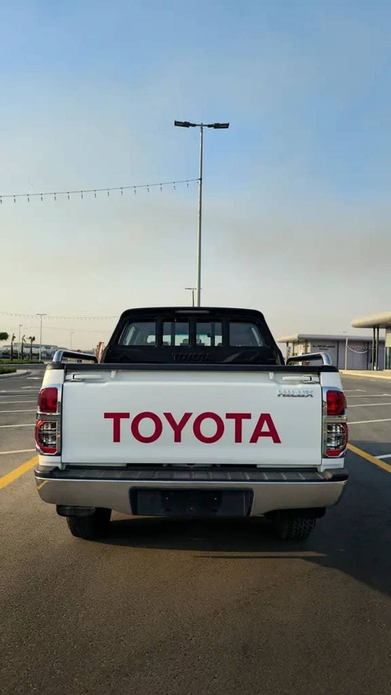2014 Toyota Hilux DLX thumbnail 7