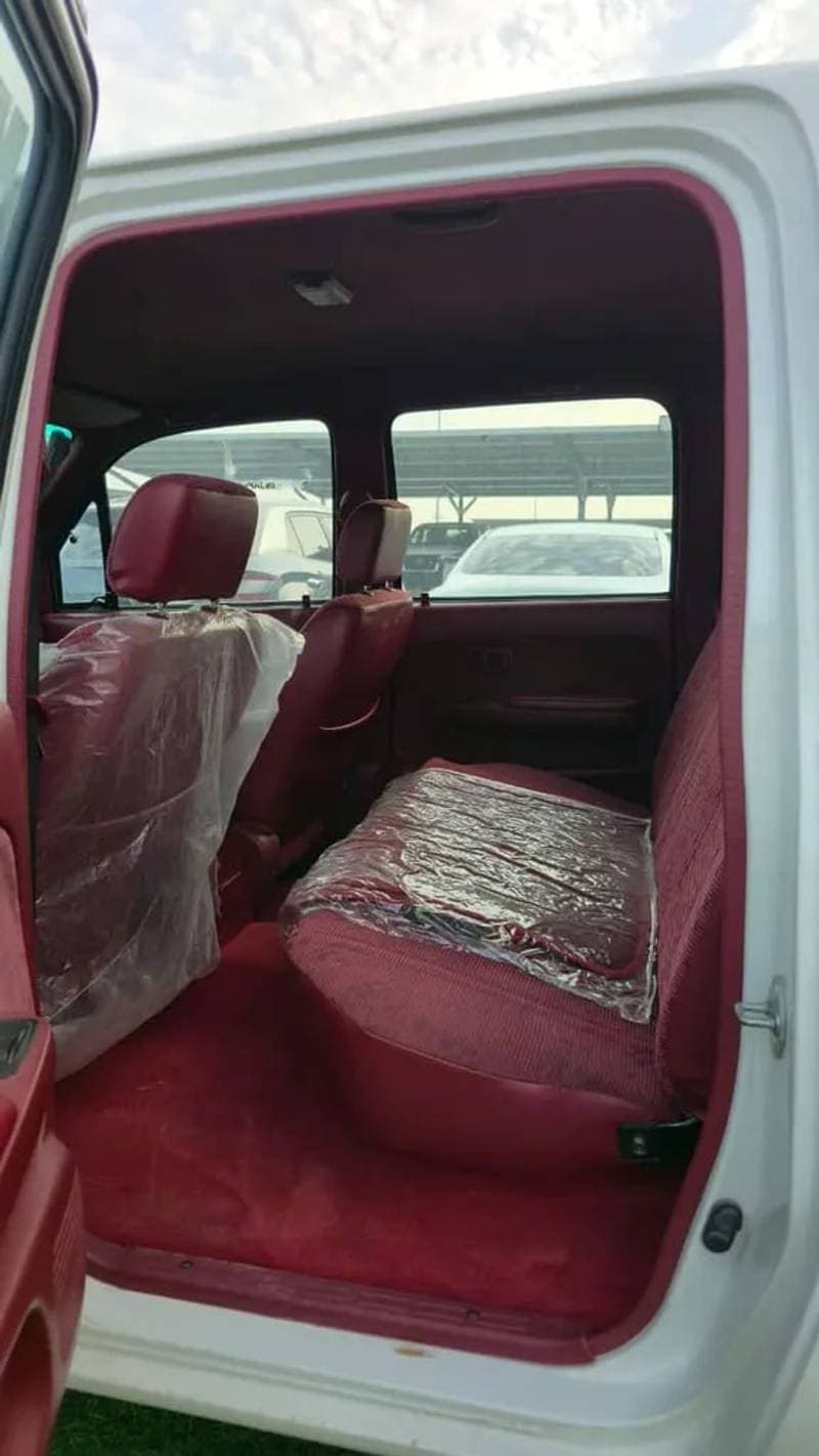 2005 Toyota Hilux DLX thumbnail 8
