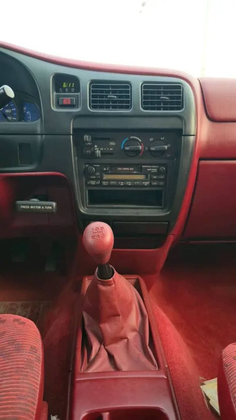 2005 Toyota Hilux DLX thumbnail 6