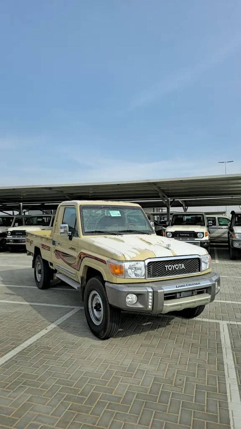 2016 Toyota Land Cruiser 70 LC79 VXR thumbnail 2
