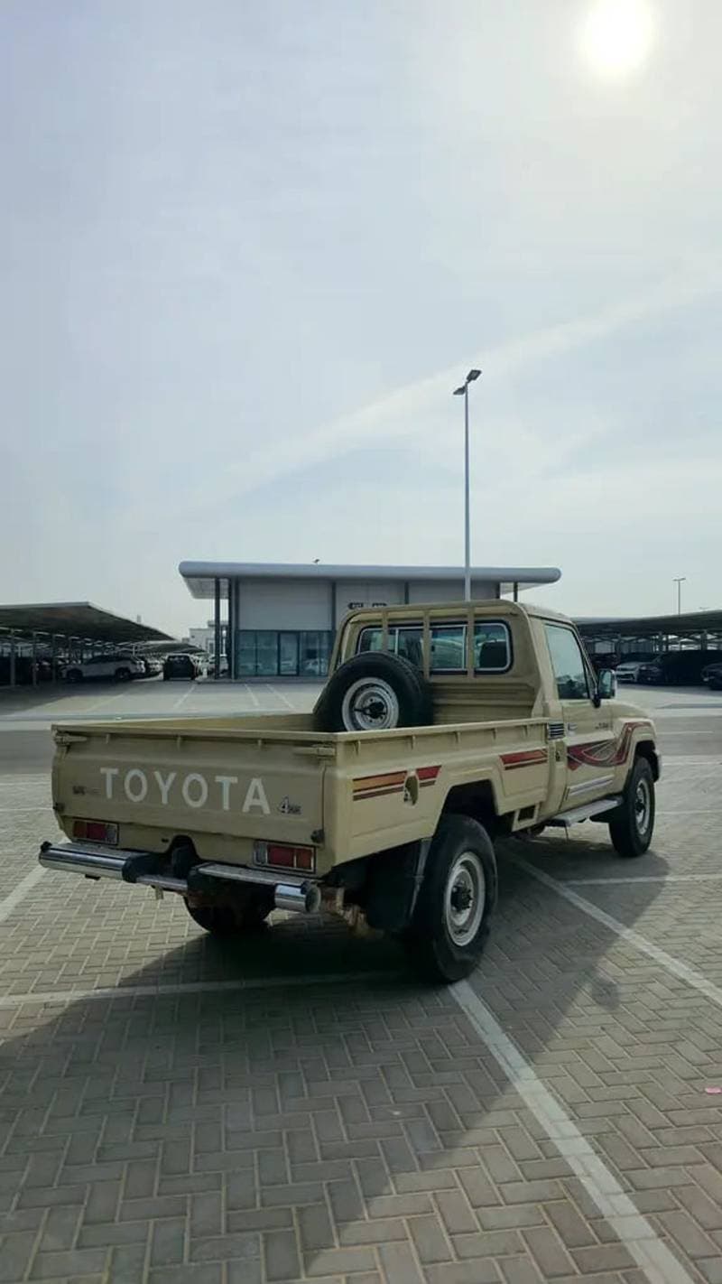 2016 Toyota Land Cruiser 70 LC79 VXR thumbnail 4