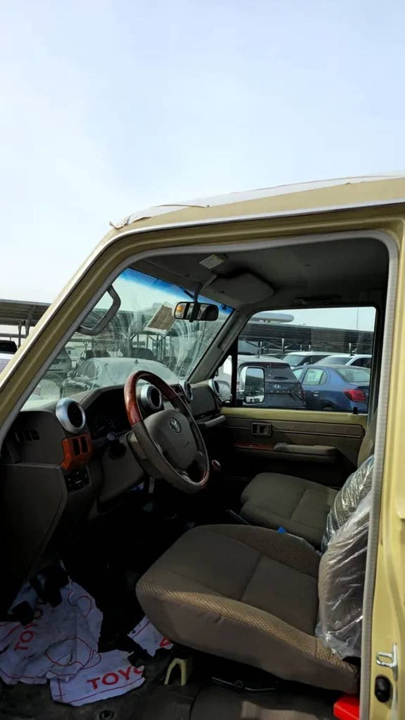 2016 Toyota Land Cruiser 70 LC79 VXR thumbnail 5