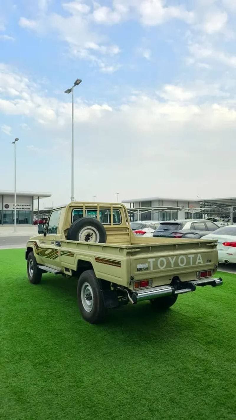 2014 Toyota Land Cruiser 70 LC79 LX thumbnail 4
