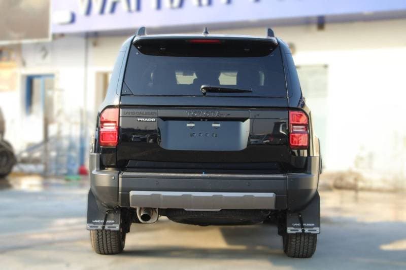 2025 Toyota Land Cruiser VXR thumbnail 5