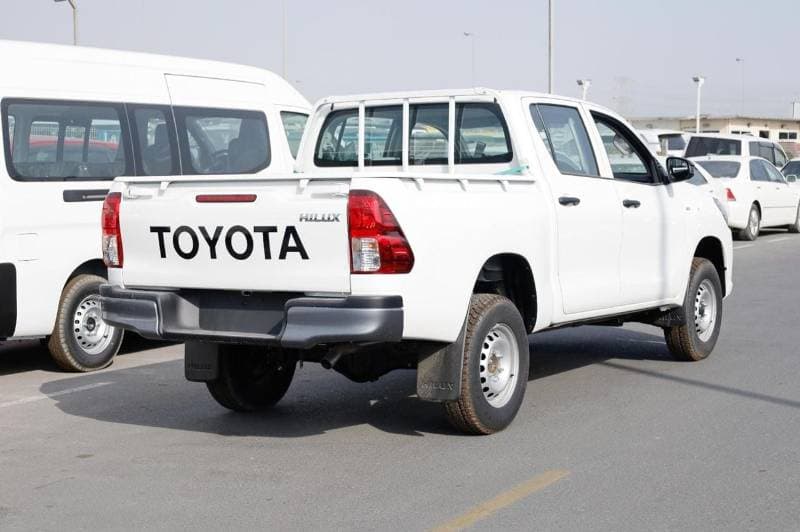 2026 Toyota Hilux DLX thumbnail 4