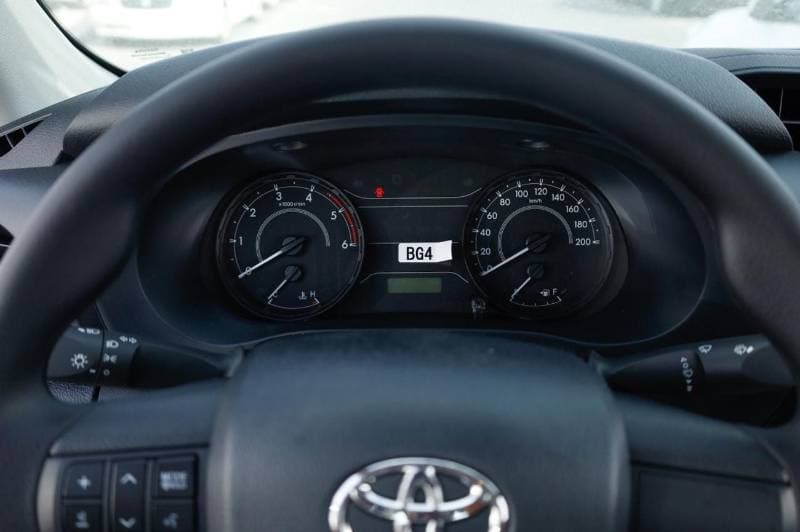 2026 Toyota Hilux DLX thumbnail 8