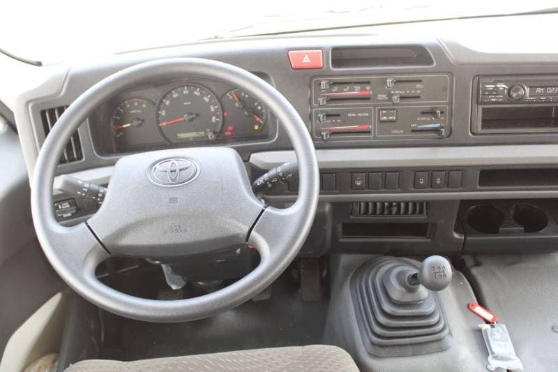 2026 Toyota Coaster TOYOTA COASTER 4.2L DIESEL 23 SEATER DLX MANUAL thumbnail 5