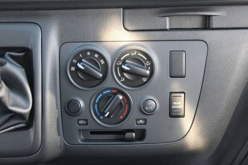 2026 Nissan Urvan thumbnail 7