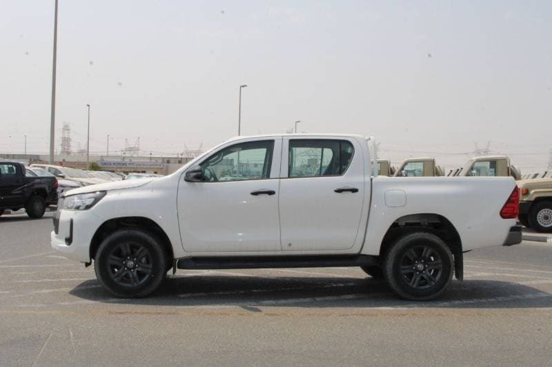2025 Toyota Hilux GLX thumbnail 4