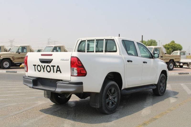 2025 Toyota Hilux GLX thumbnail 5