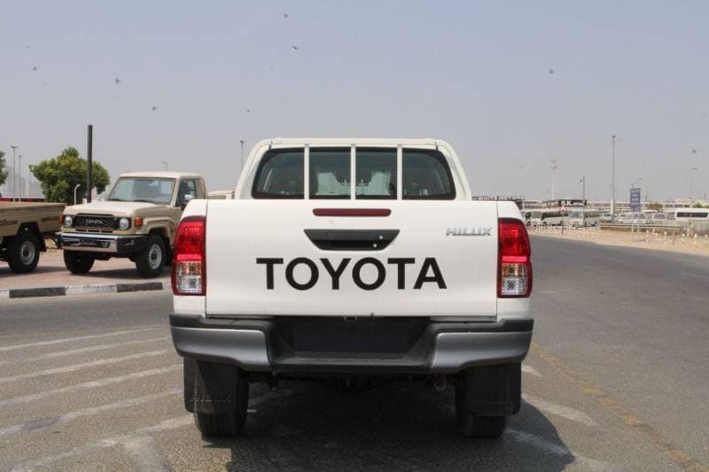2025 Toyota Hilux GLX thumbnail 6