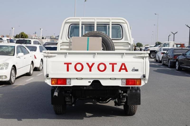 2026 Toyota Land Cruiser Pickup 70 thumbnail 5