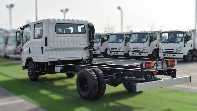 2025 Isuzu NPR 85 thumbnail 4