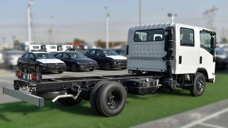 2025 Isuzu NPR 85 thumbnail 5