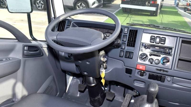 2025 Isuzu NPR 85 thumbnail 7