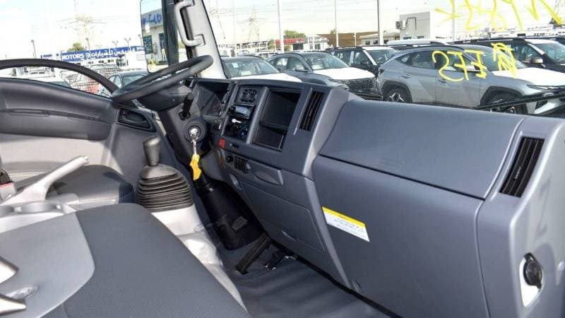 2025 Isuzu NPR 85 thumbnail 8