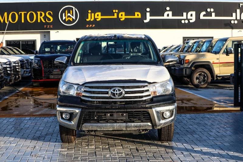 2025 Toyota Hilux GL thumbnail 2