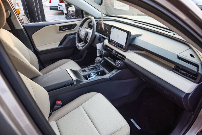 2026 Toyota RAV4 EXR HEV thumbnail 6