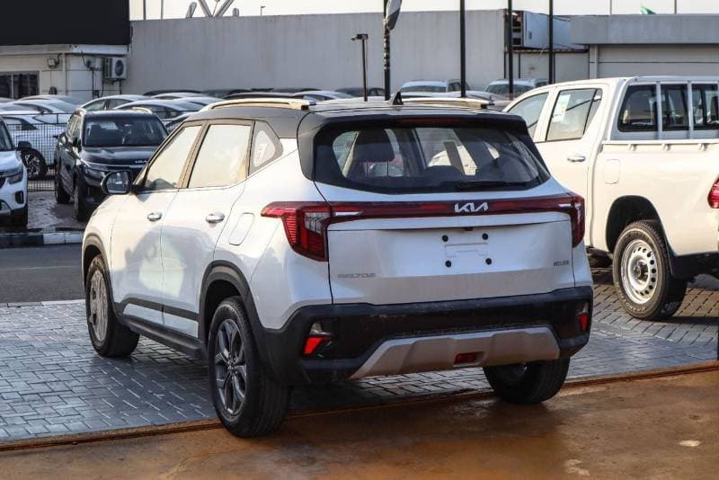 2025 Kia Seltos EX thumbnail 4