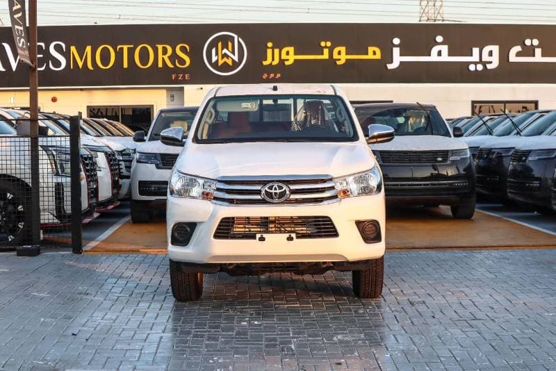 2026 Toyota Hilux DLX thumbnail 2