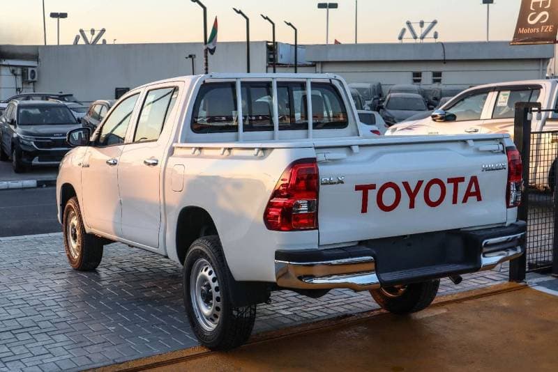 2026 Toyota Hilux DLX thumbnail 4
