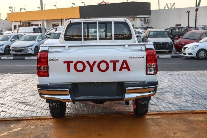 2026 Toyota Hilux DLX thumbnail 5