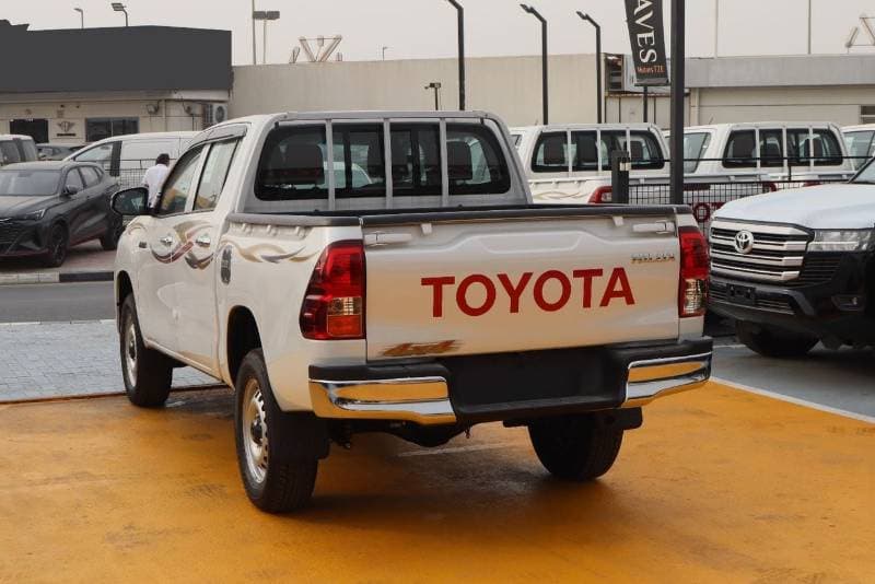 2026 Toyota Hilux GL thumbnail 4