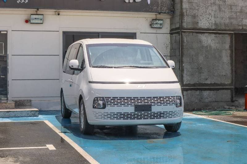 2025 Hyundai Staria COMFORT thumbnail 3