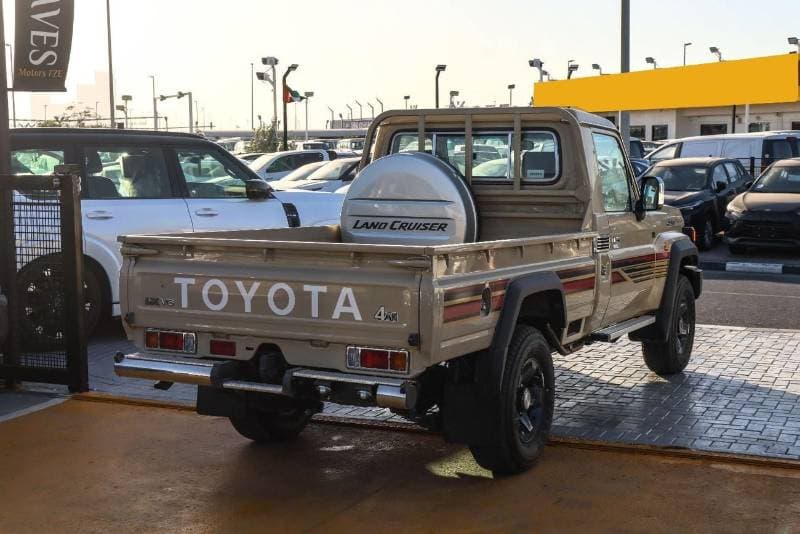 2025 Toyota Land Cruiser Pick Up thumbnail 6
