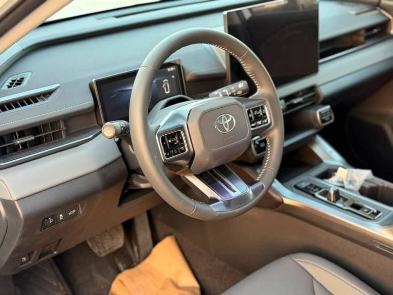 2026 Toyota RAV4 XSE HEV thumbnail 7