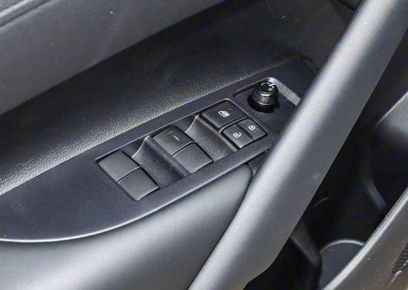 2026 Toyota Corolla Cross XL thumbnail 5