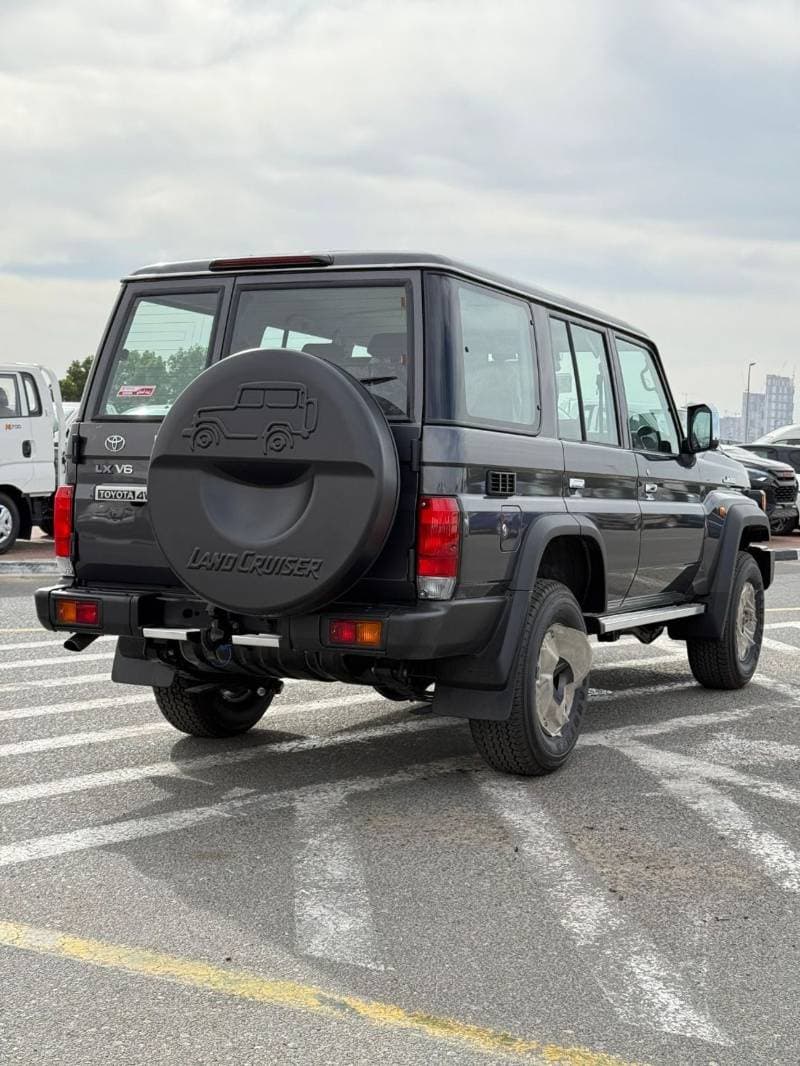 2026 Toyota Land Cruiser 70 LC76 HT VXR thumbnail 3