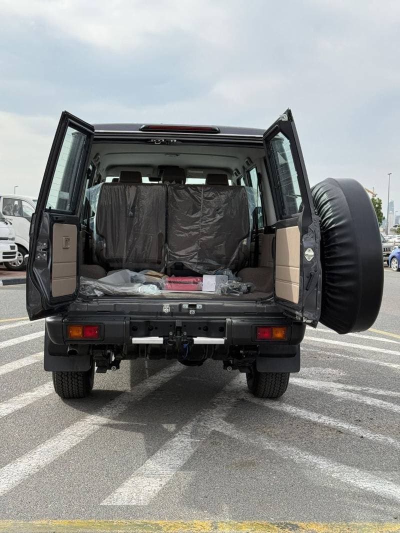 2026 Toyota Land Cruiser 70 LC76 HT VXR thumbnail 6